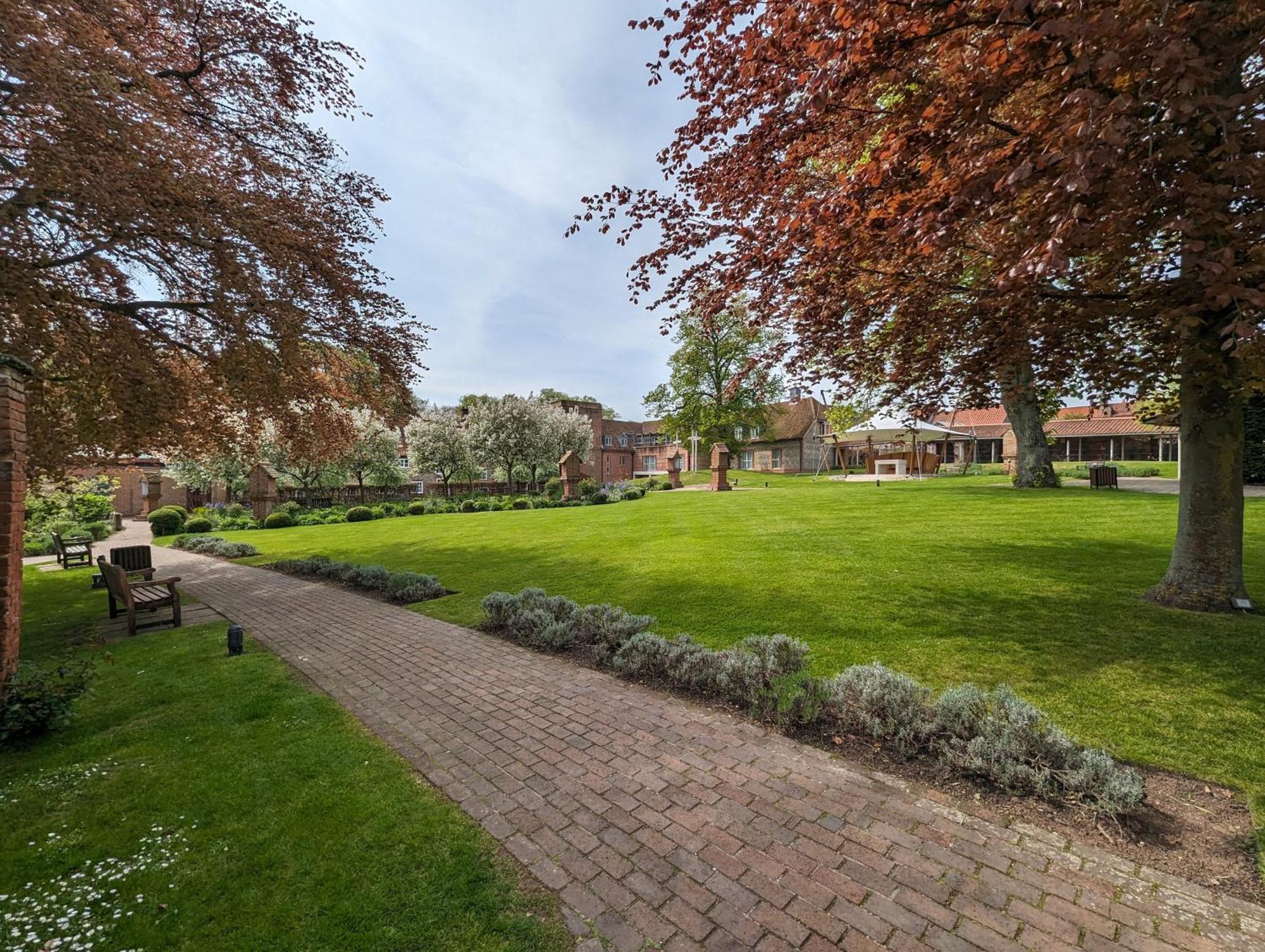 The Shrine Of Our Lady Of Walsingham Hostel Little Walsingham Buitenkant foto
